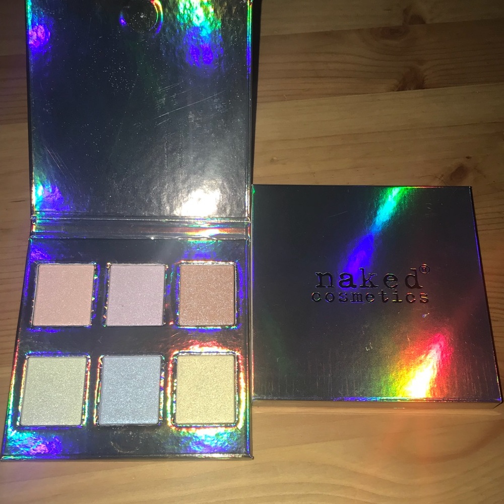 Naked Holographic highlighter